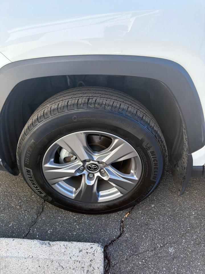 Toyota RAV4 XLE AWD (Natl) 2024