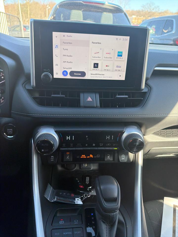 Toyota RAV4 XLE AWD (Natl) 2024