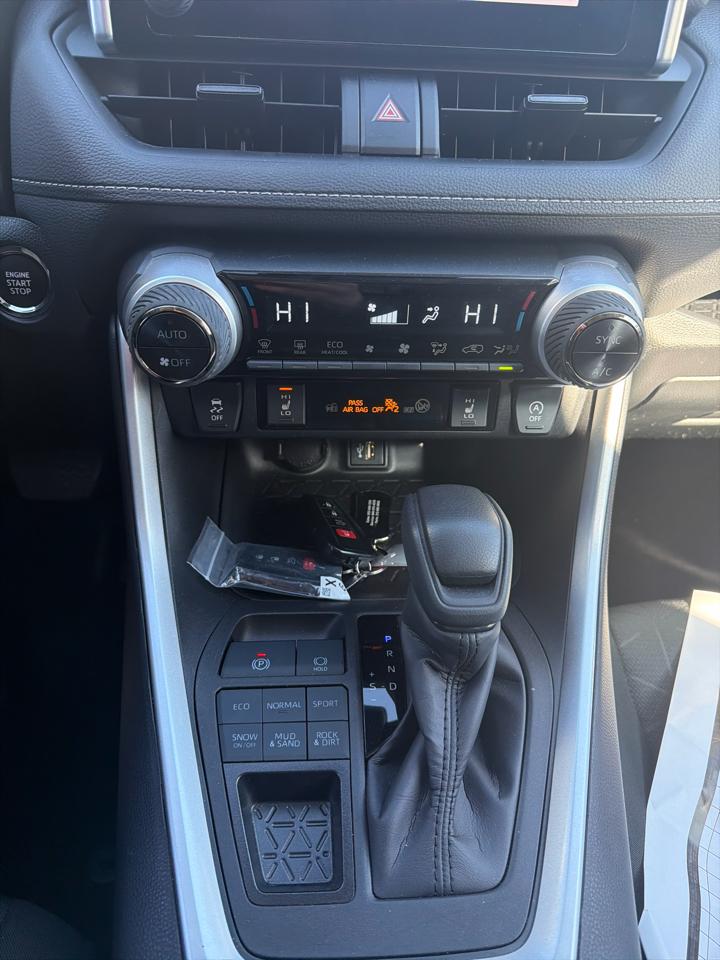 Toyota RAV4 XLE AWD (Natl) 2024