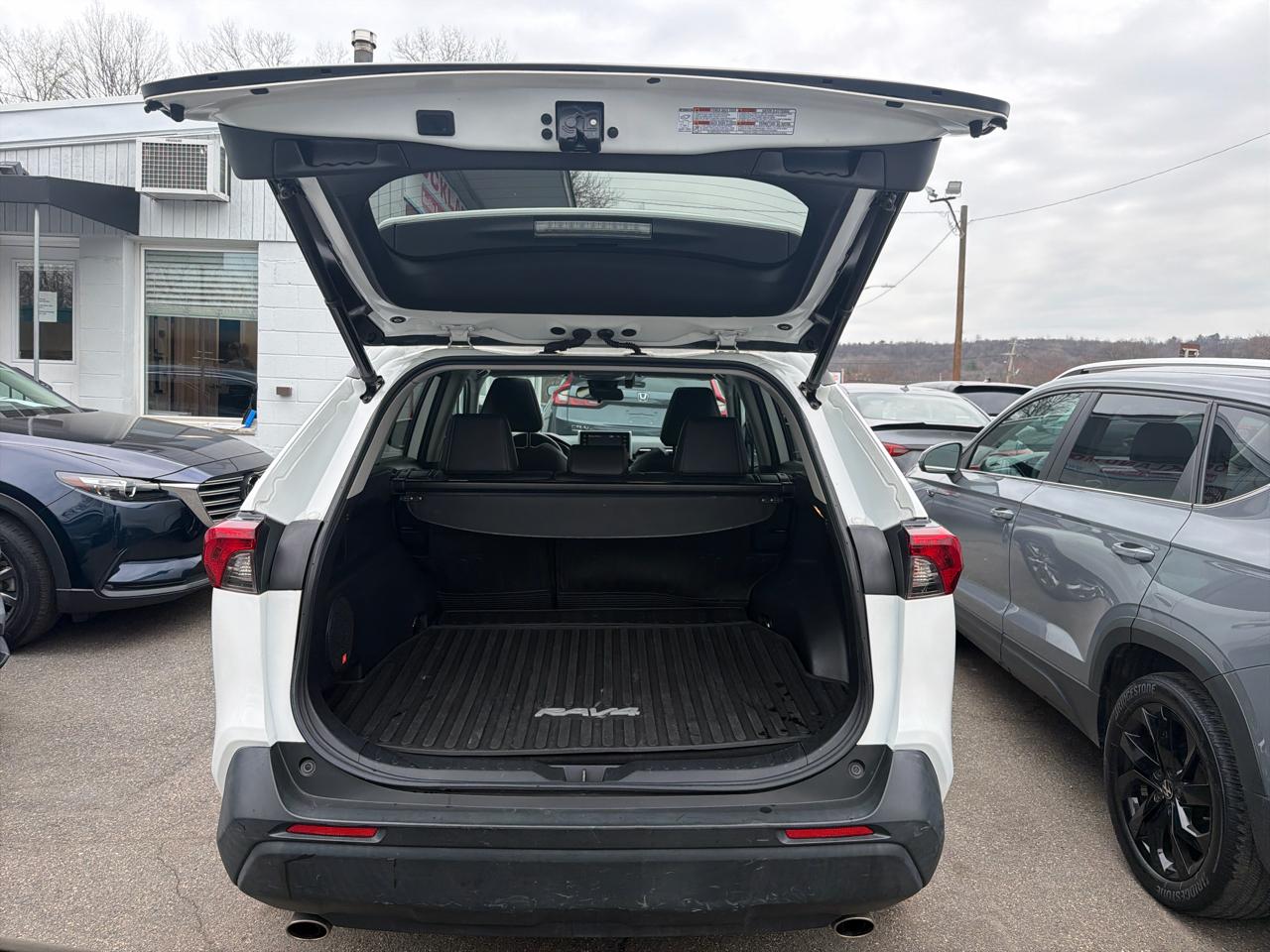 Toyota RAV4 XLE Premium AWD (Natl) 2019