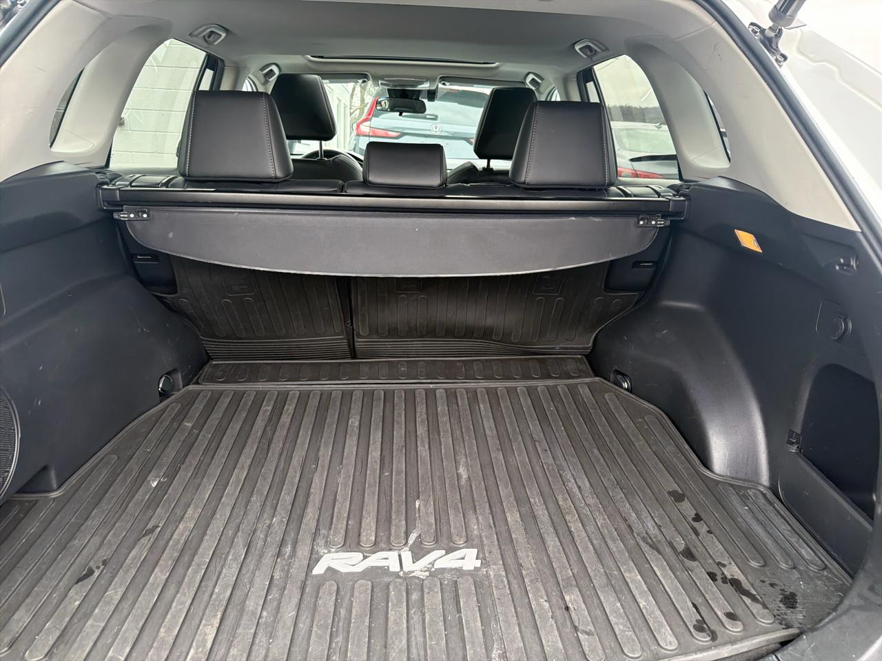 Toyota RAV4 XLE Premium AWD (Natl) 2019