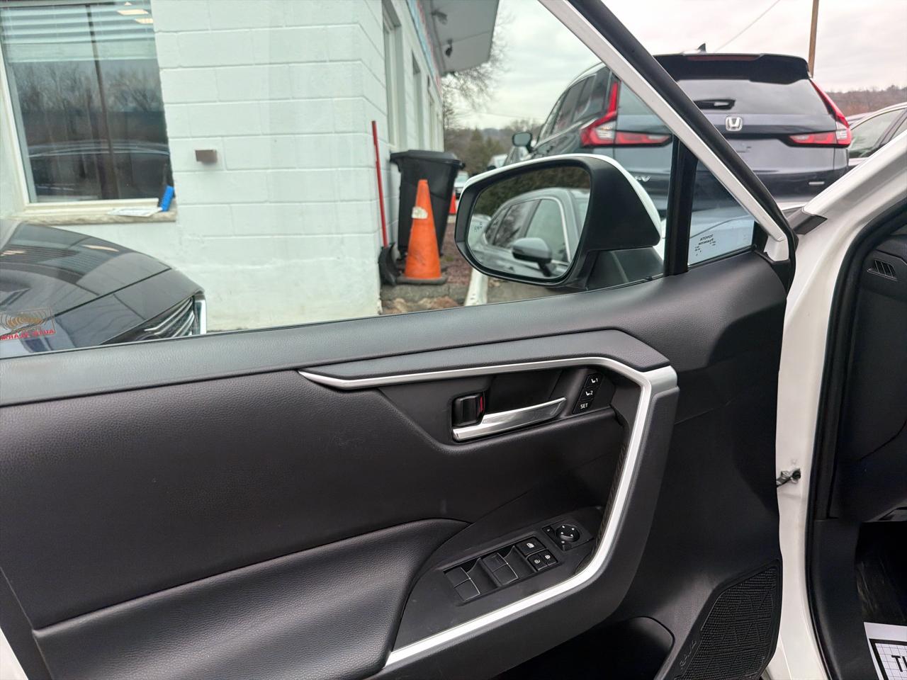 Toyota RAV4 XLE Premium AWD (Natl) 2019