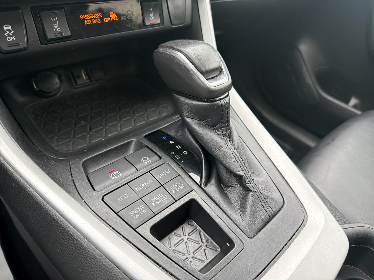 Toyota RAV4 XLE Premium AWD (Natl) 2019