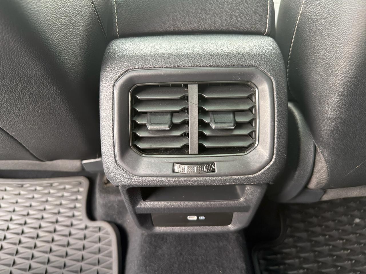 Volkswagen Taos SE FWD 2022