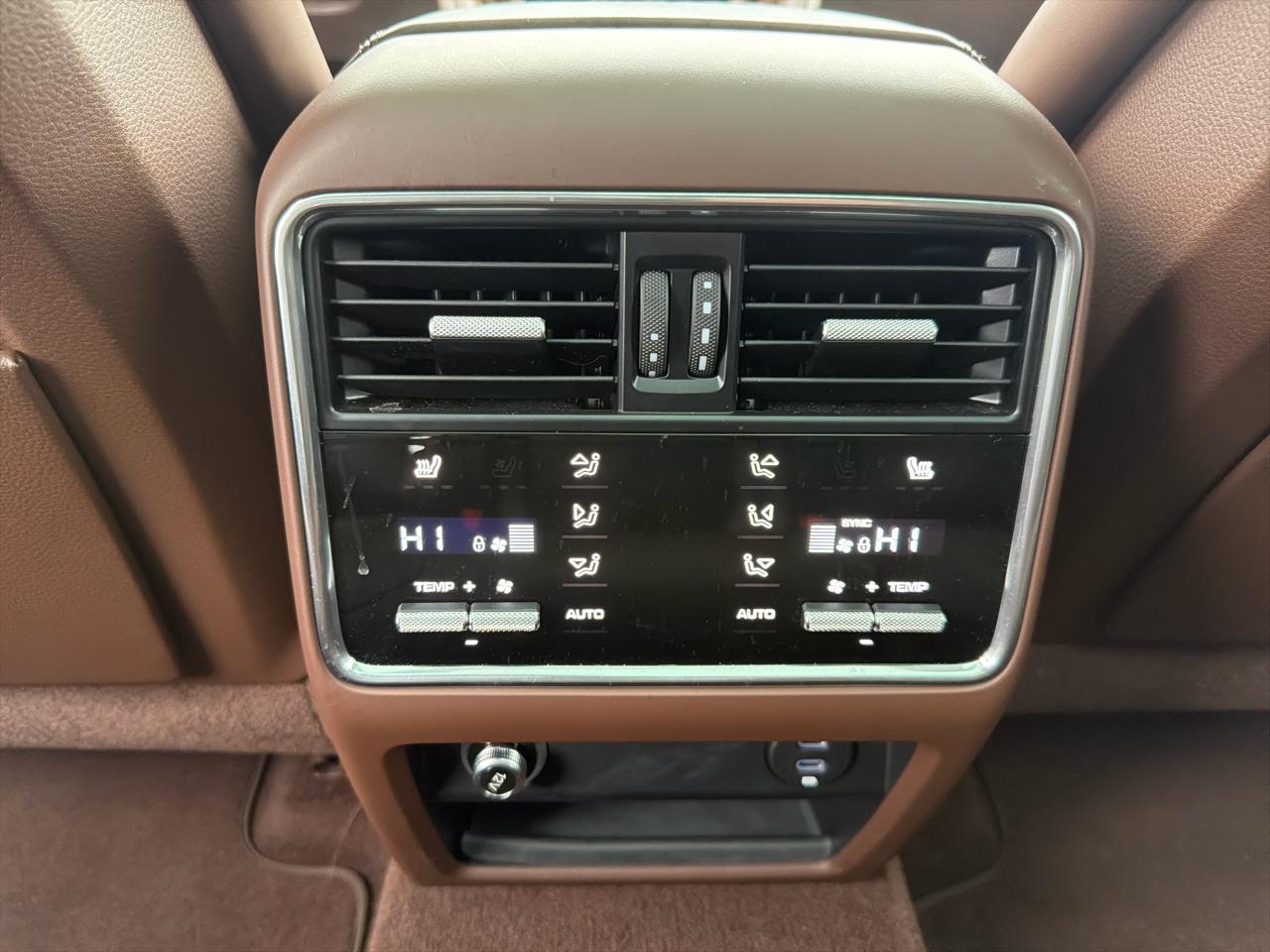 Porsche Cayenne GTS AWD 2023