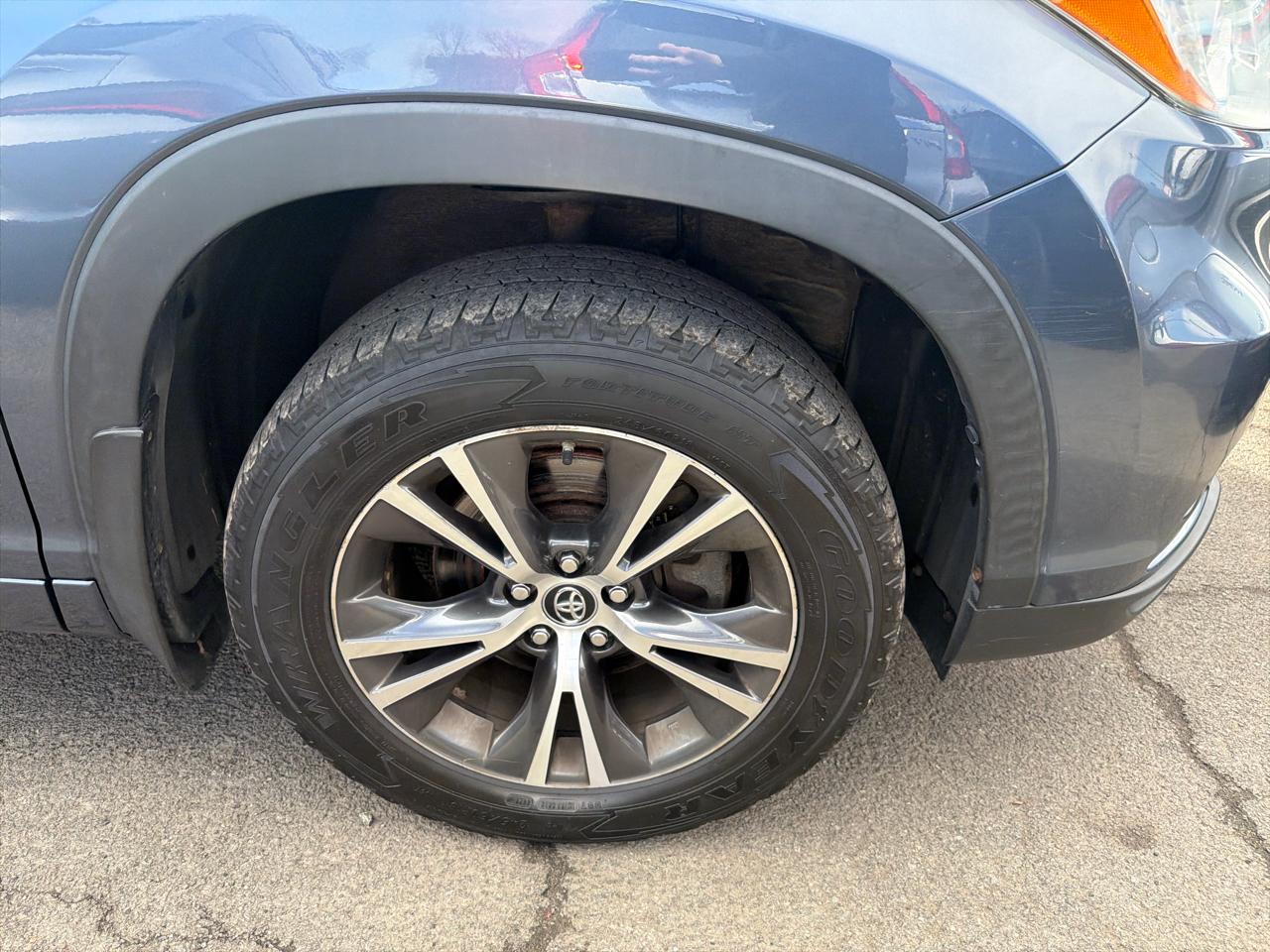 Toyota Highlander AWD 4dr V6 XLE (Natl) 2016