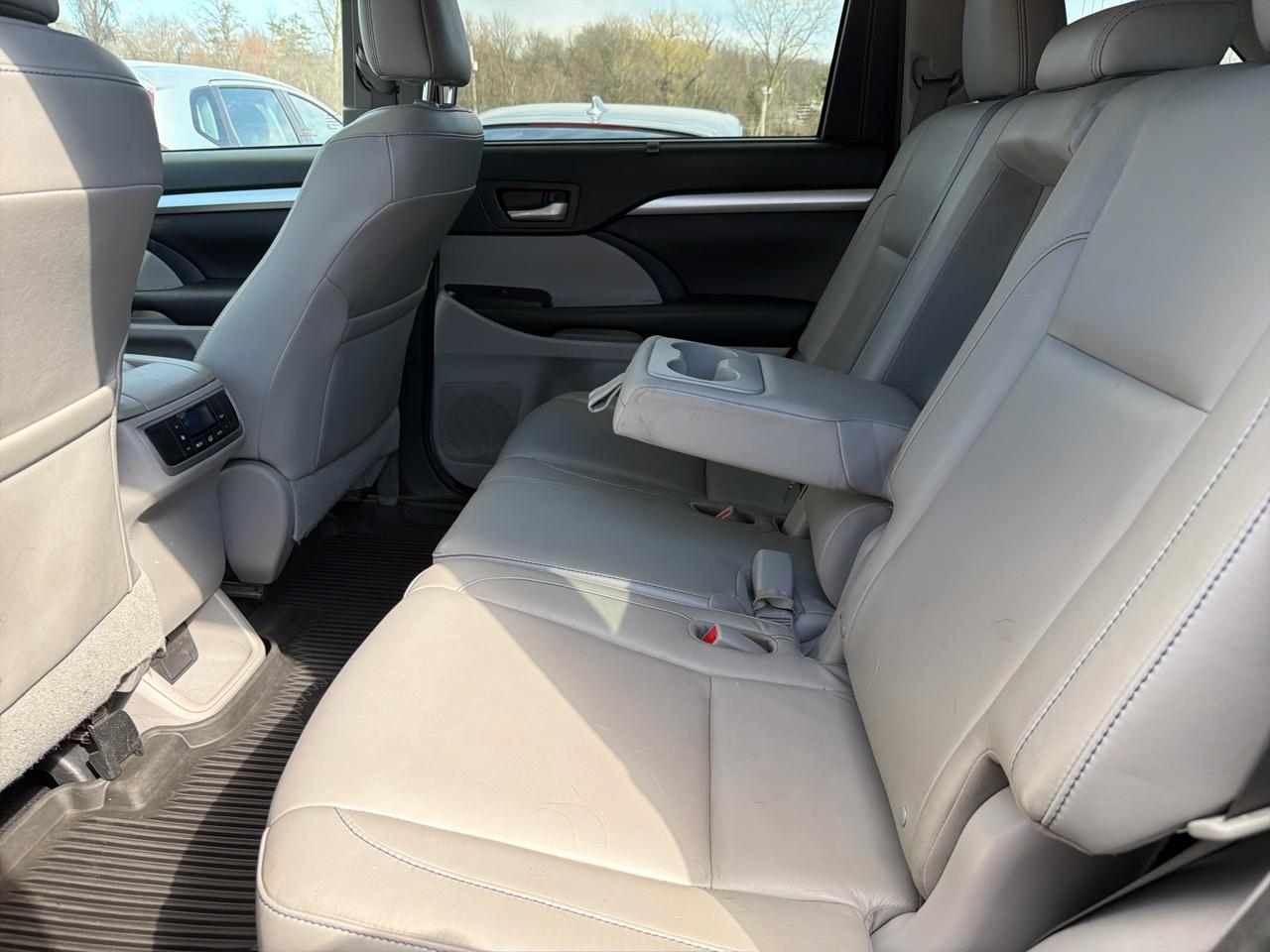 Toyota Highlander AWD 4dr V6 XLE (Natl) 2016