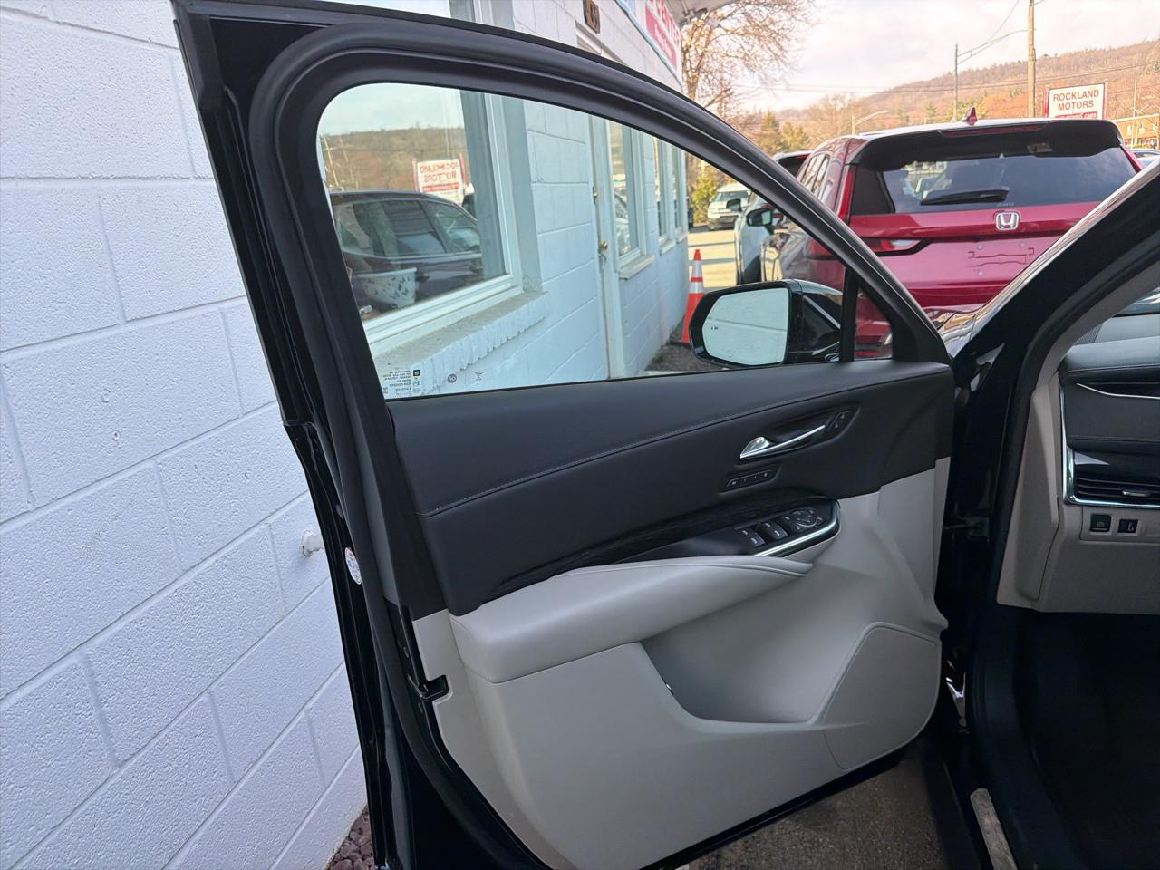 Cadillac XT4 AWD 4dr Premium Luxury 2022