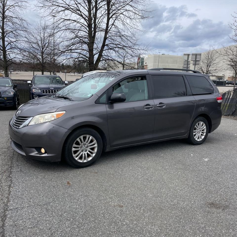 Toyota Sienna  2012