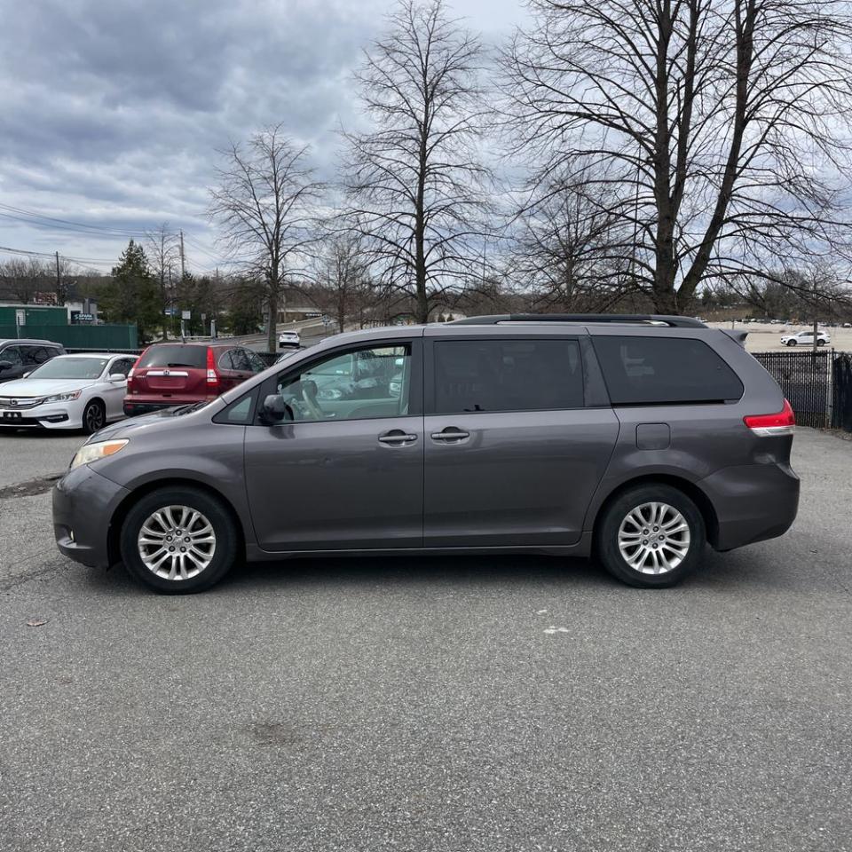 Toyota Sienna  2012