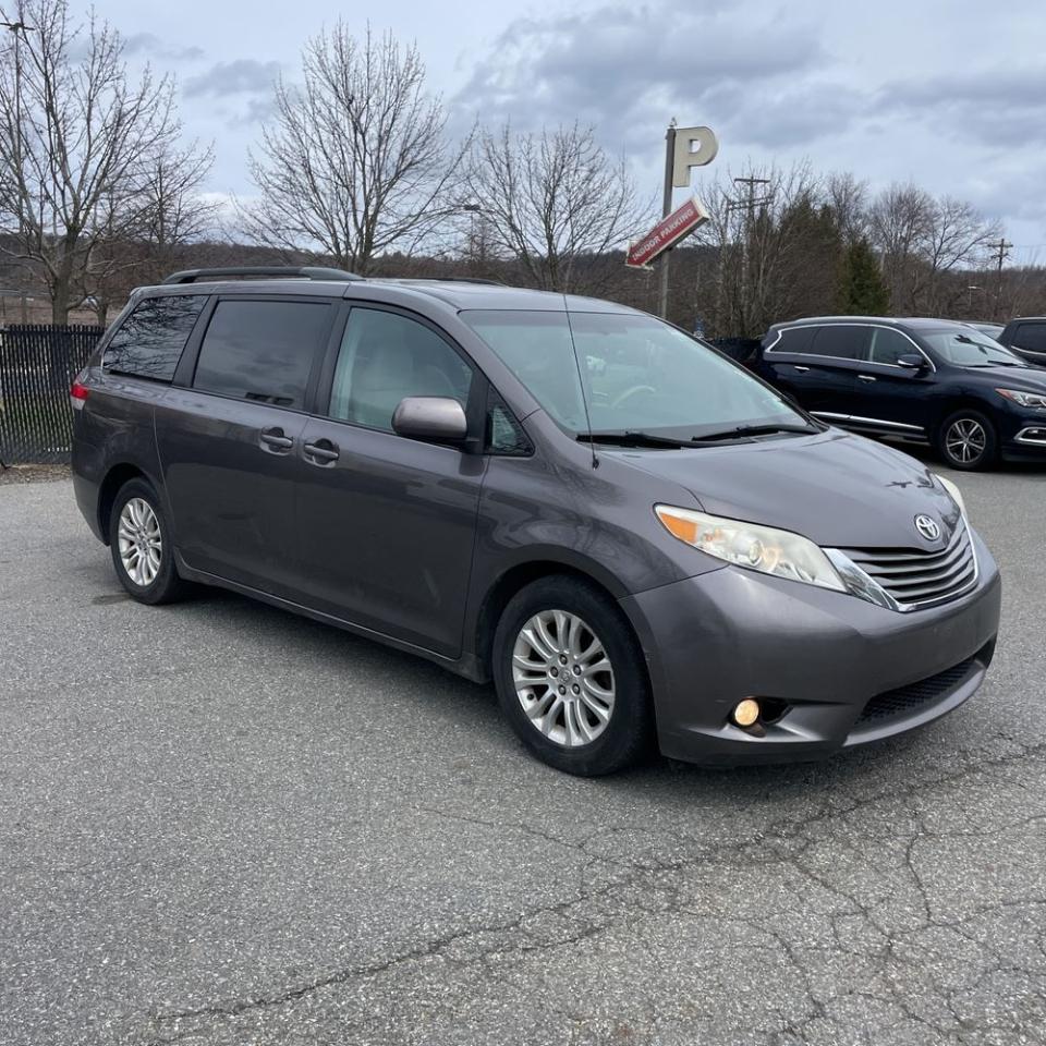 Toyota Sienna  2012