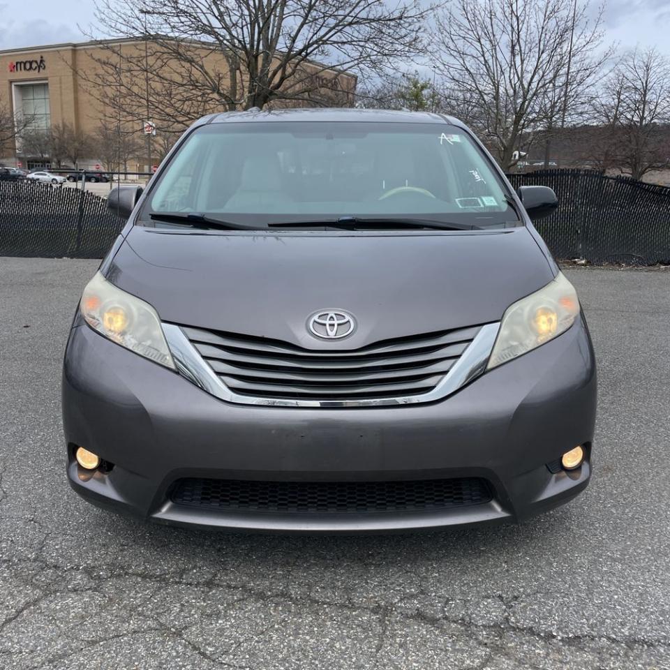 Toyota Sienna  2012