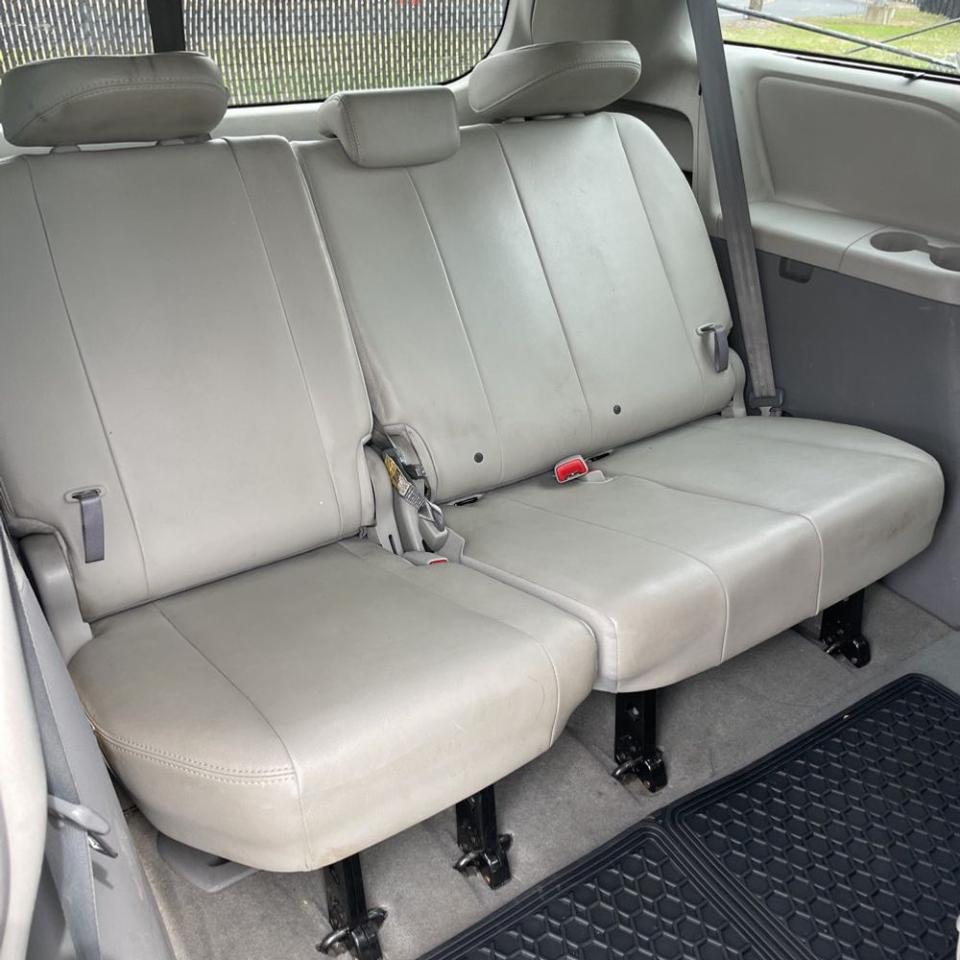 Toyota Sienna  2012