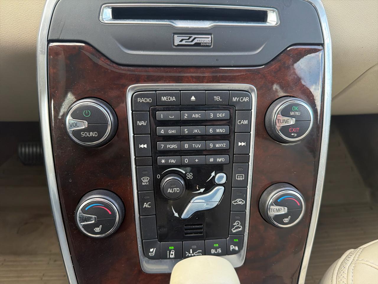 Volvo XC70 AWD 4dr Wgn 3.0L T6 2012