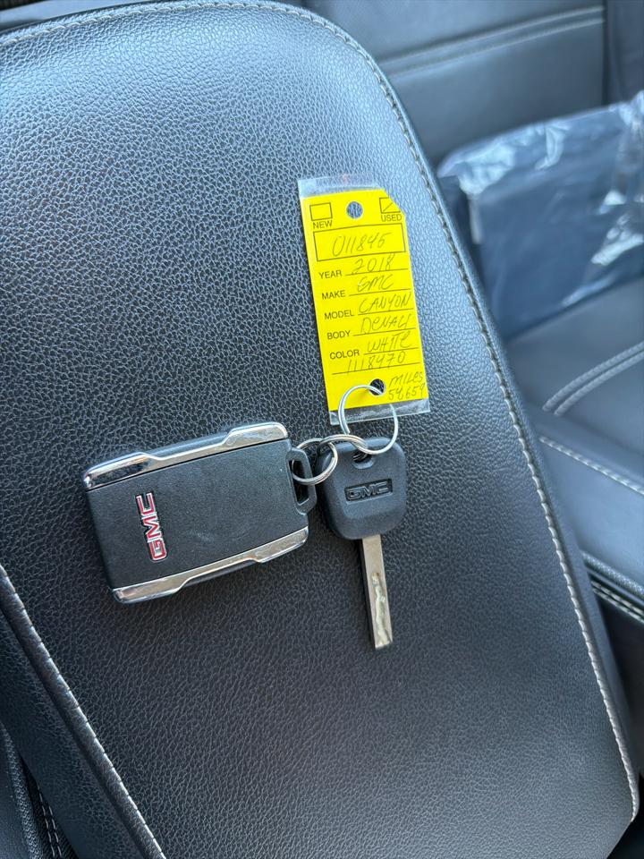 GMC Canyon 4WD Crew Cab 128.3" Denali 2018