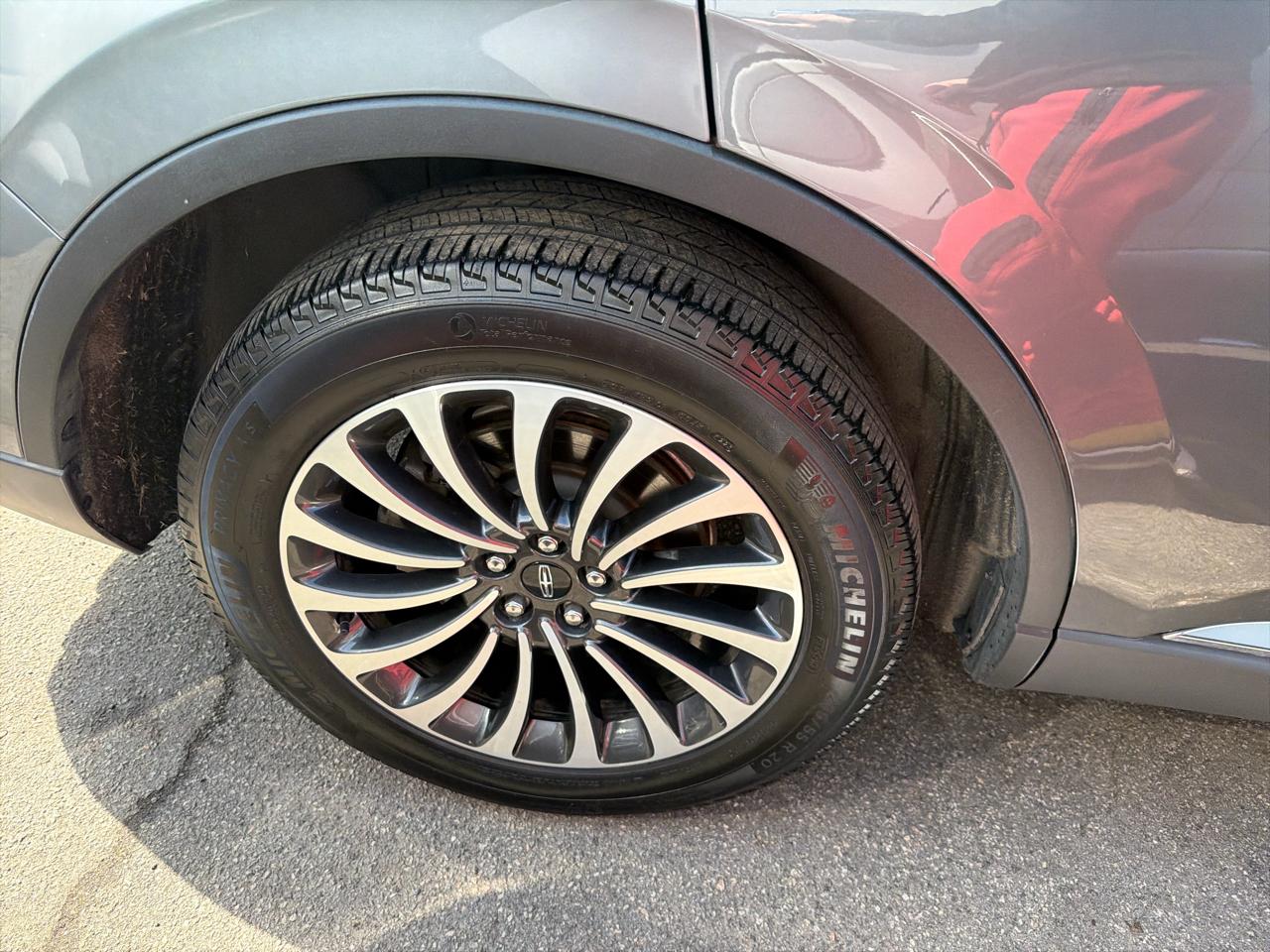 Lincoln Aviator Standard AWD 2023