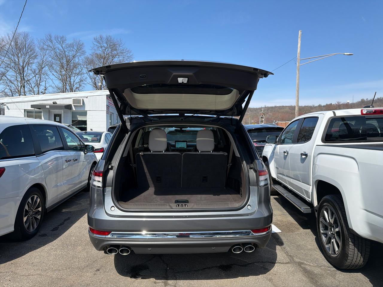 Lincoln Aviator Standard AWD 2023