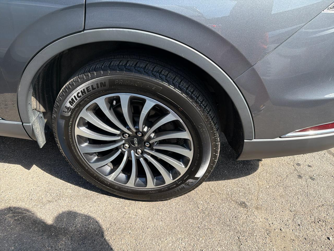 Lincoln Aviator Standard AWD 2023