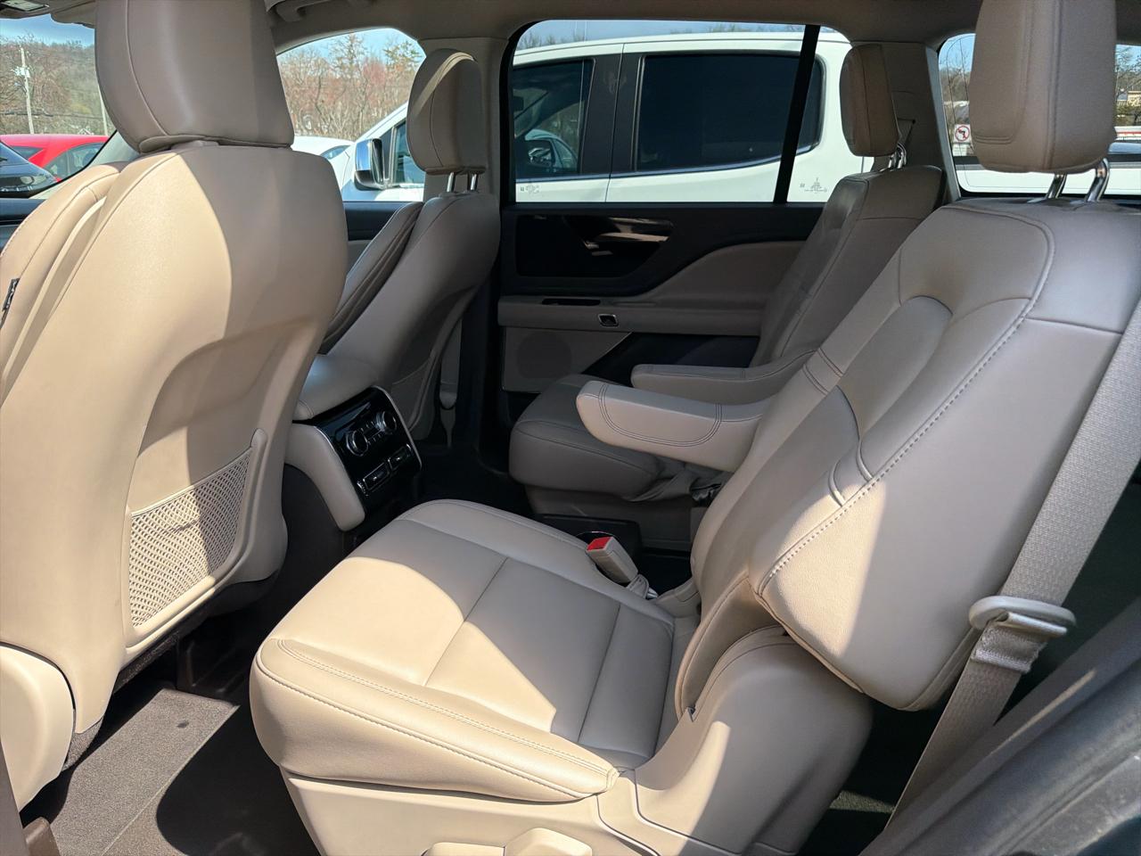 Lincoln Aviator Standard AWD 2023