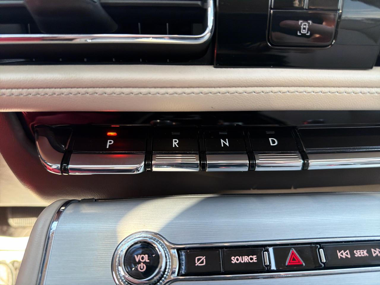 Lincoln Aviator Standard AWD 2023