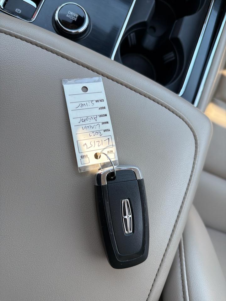 Lincoln Aviator Standard AWD 2023