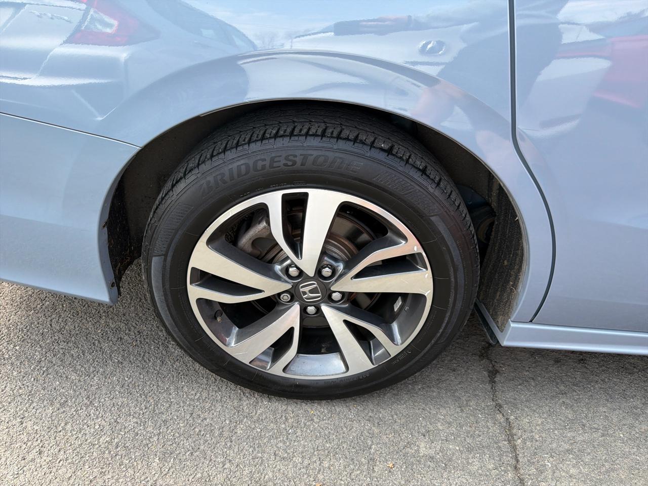 Honda Odyssey Touring Auto 2024