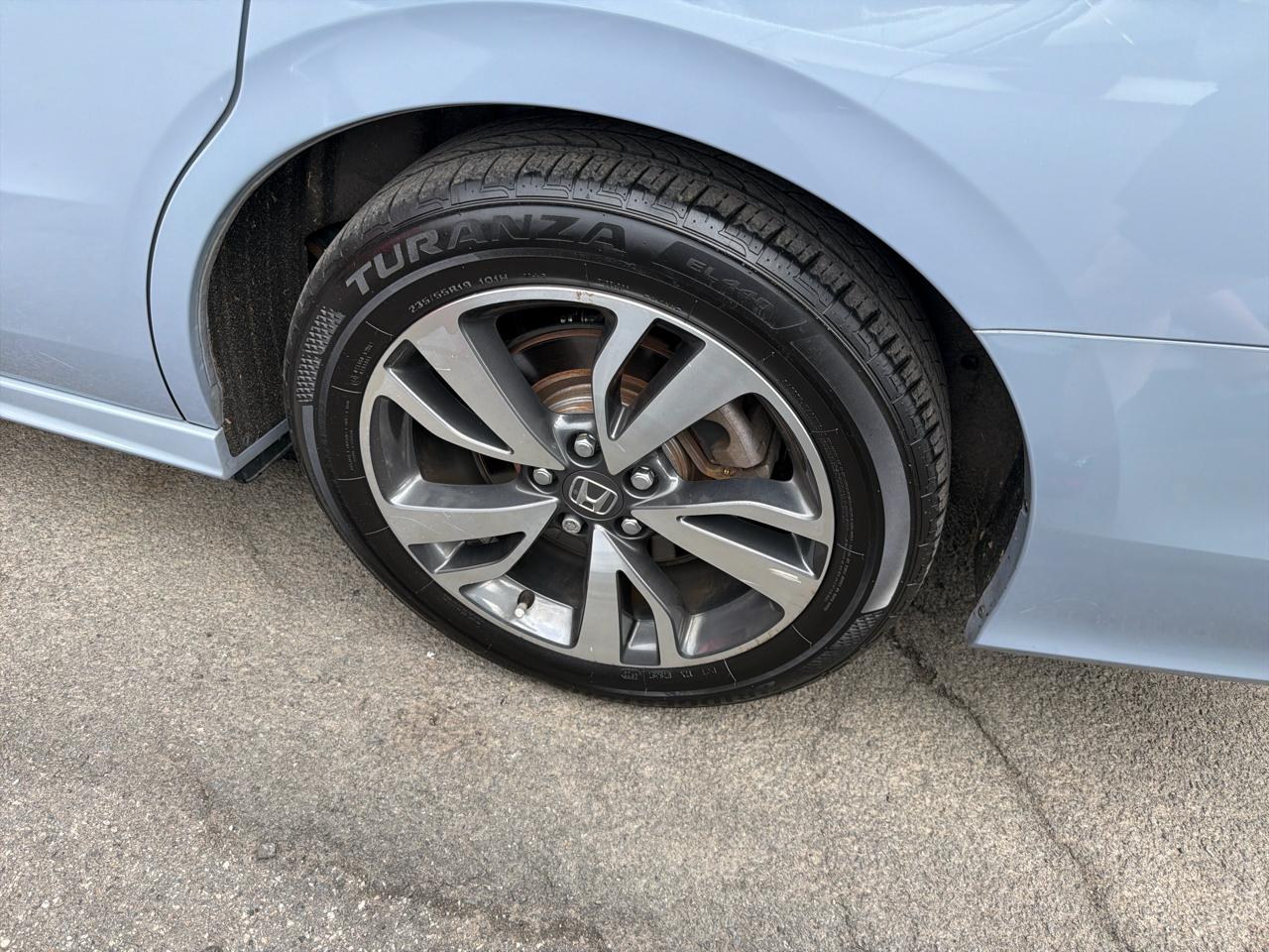 Honda Odyssey Touring Auto 2024