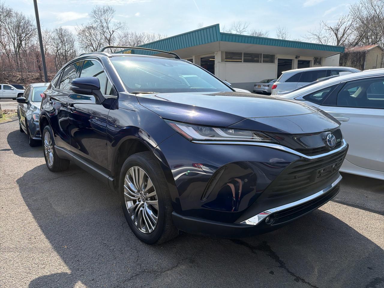 Toyota Venza Nightshade AWD (Natl) 2023