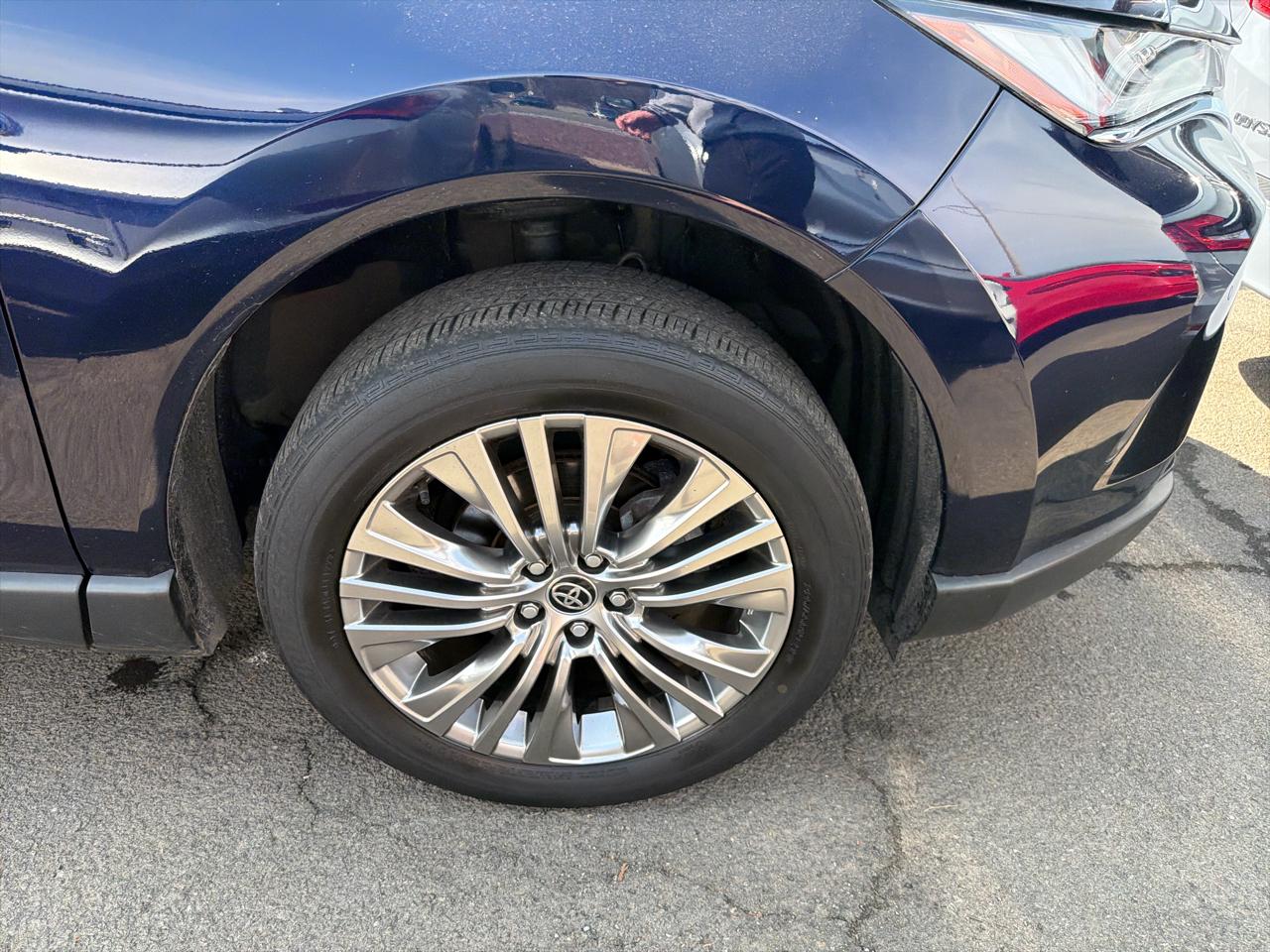 Toyota Venza Nightshade AWD (Natl) 2023