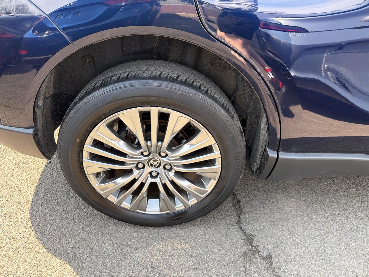 Toyota Venza Nightshade AWD (Natl) 2023