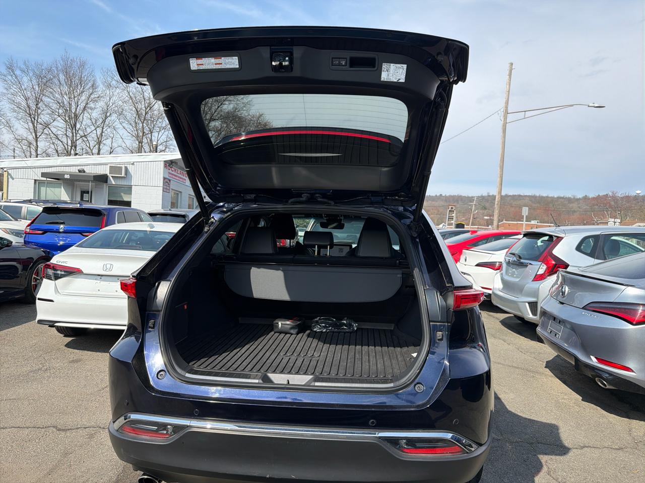 Toyota Venza Nightshade AWD (Natl) 2023