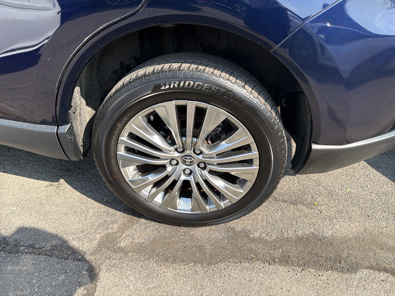 Toyota Venza Nightshade AWD (Natl) 2023