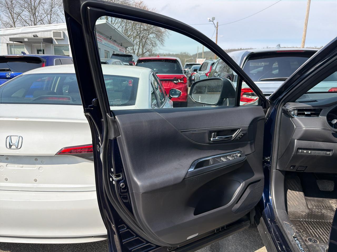 Toyota Venza Nightshade AWD (Natl) 2023