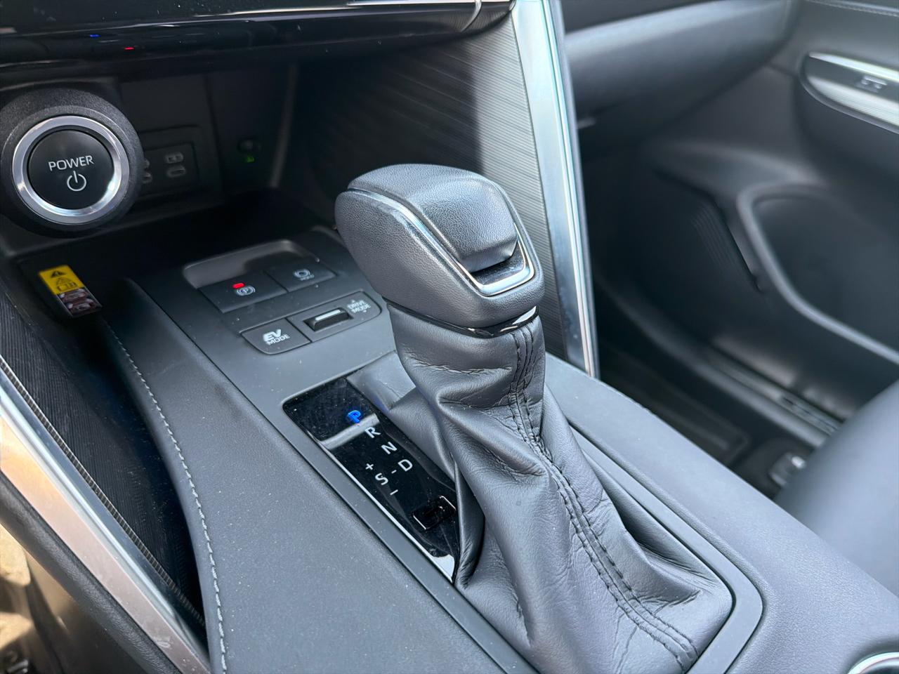 Toyota Venza Nightshade AWD (Natl) 2023