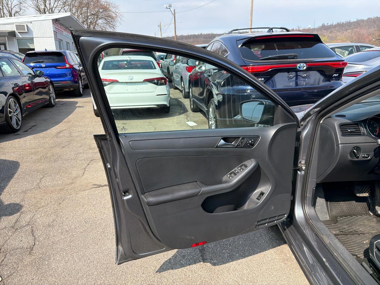 Volkswagen Jetta Sedan 4dr Auto 1.4T S 2016