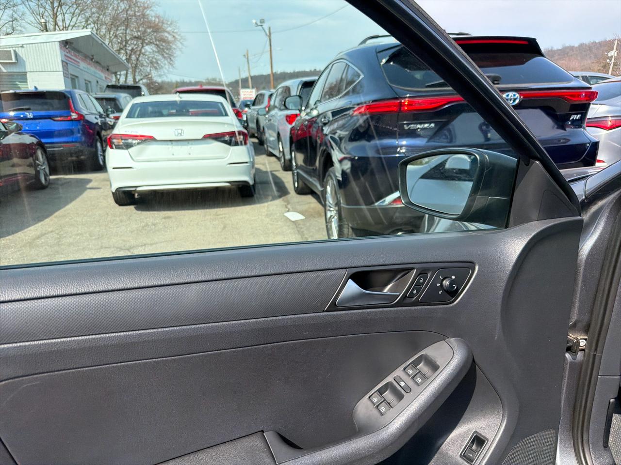 Volkswagen Jetta Sedan 4dr Auto 1.4T S 2016