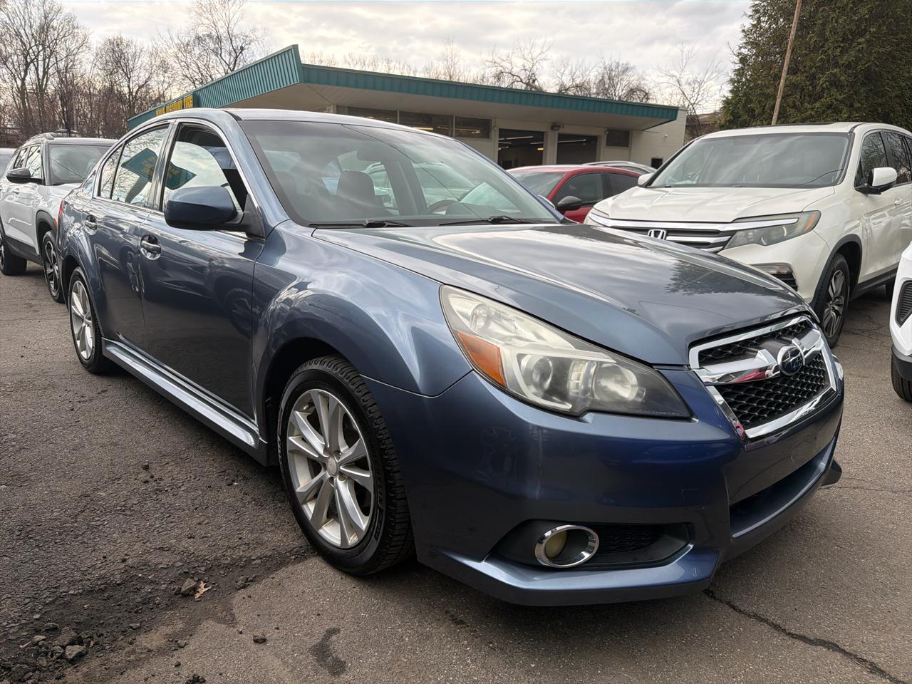 Subaru Legacy 4dr Sdn H4 Auto 2.5i Premium 2013