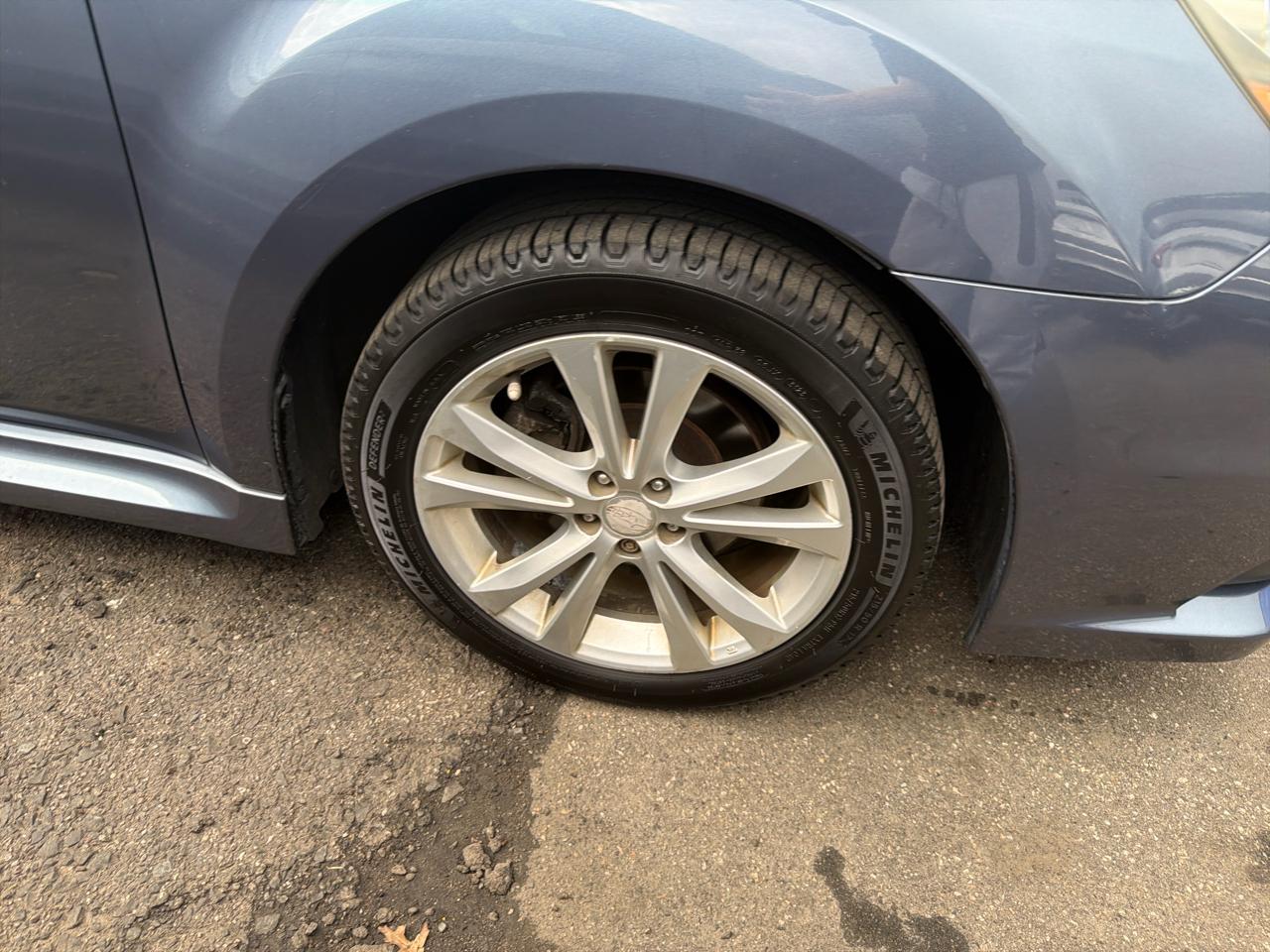 Subaru Legacy 4dr Sdn H4 Auto 2.5i Premium 2013