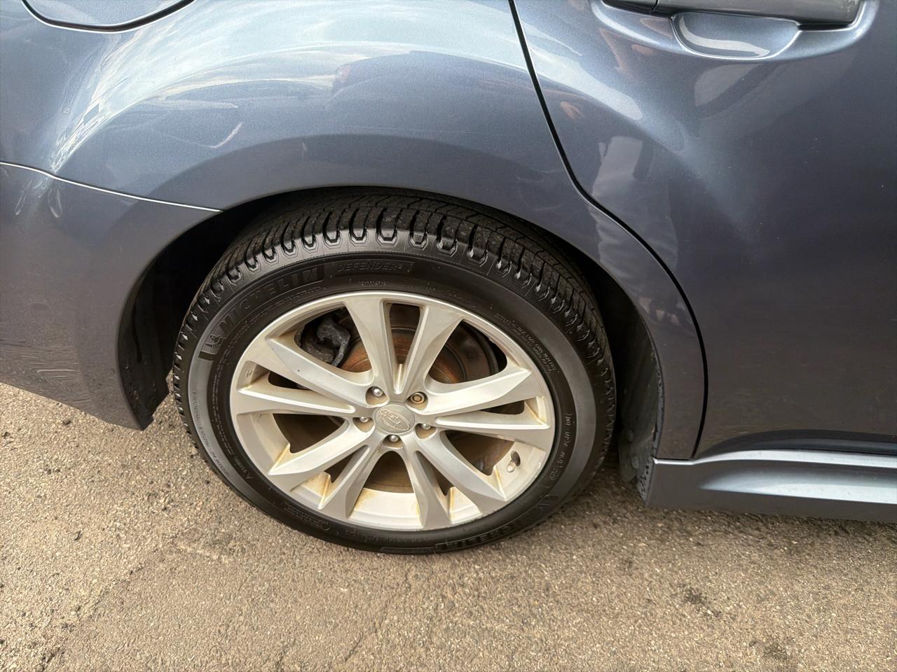 Subaru Legacy 4dr Sdn H4 Auto 2.5i Premium 2013