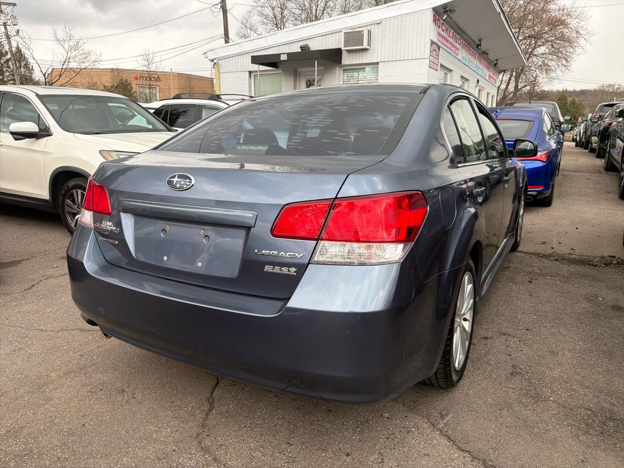 Subaru Legacy 4dr Sdn H4 Auto 2.5i Premium 2013