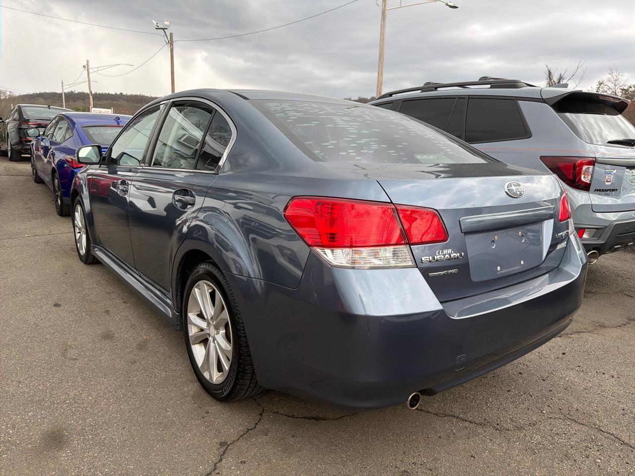 Subaru Legacy 4dr Sdn H4 Auto 2.5i Premium 2013