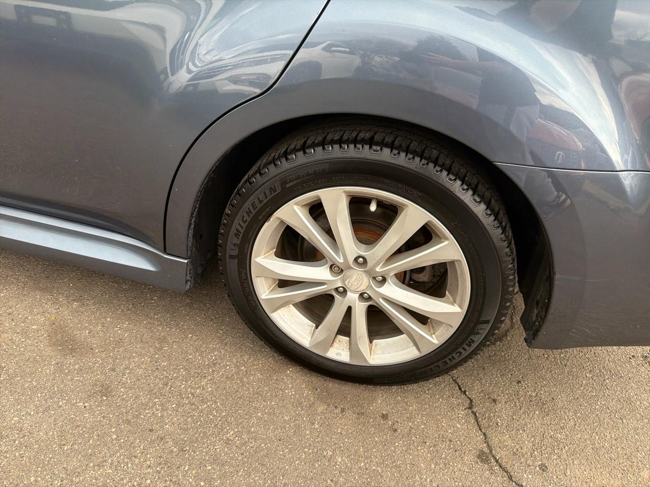 Subaru Legacy 4dr Sdn H4 Auto 2.5i Premium 2013