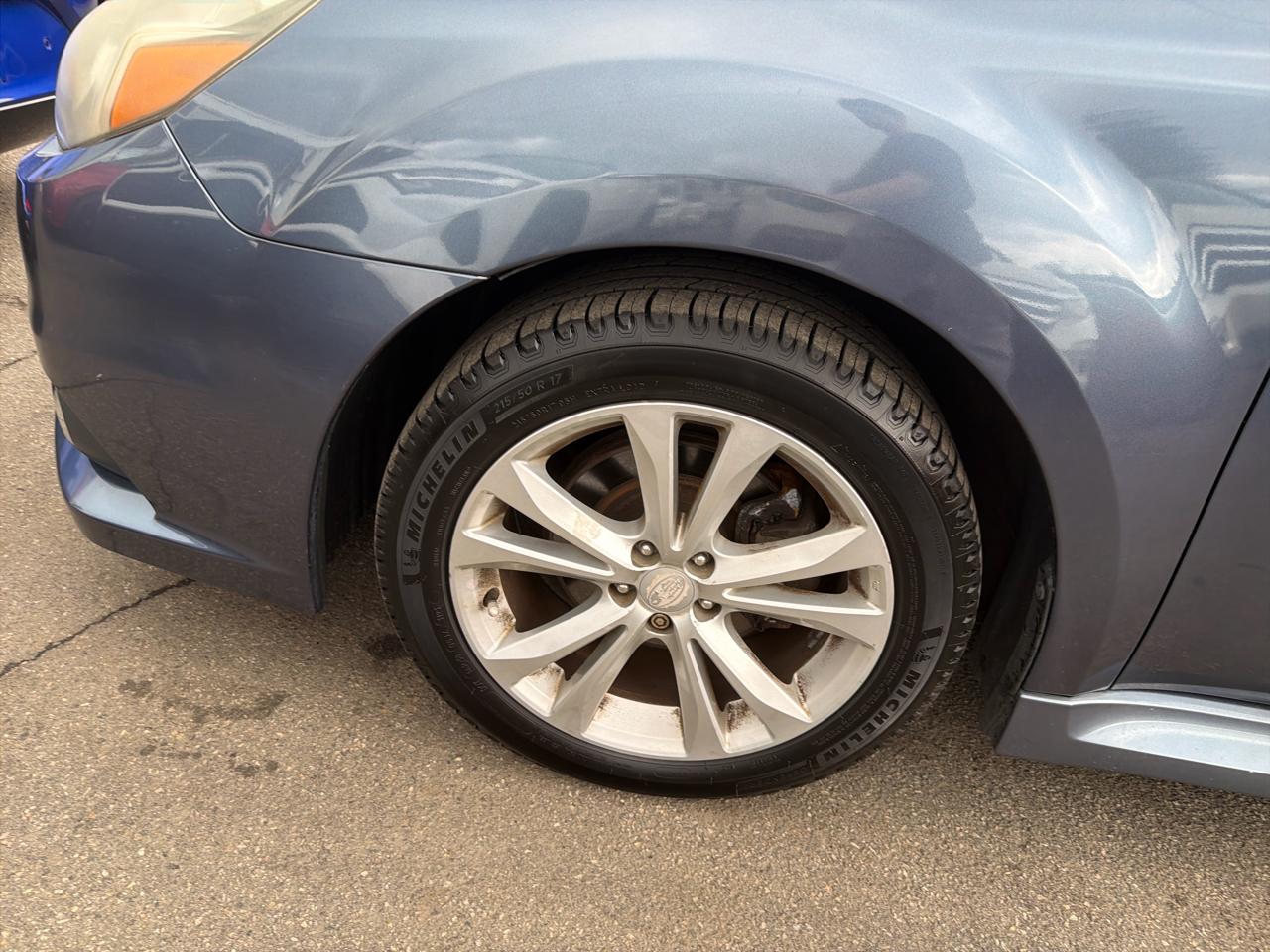 Subaru Legacy 4dr Sdn H4 Auto 2.5i Premium 2013