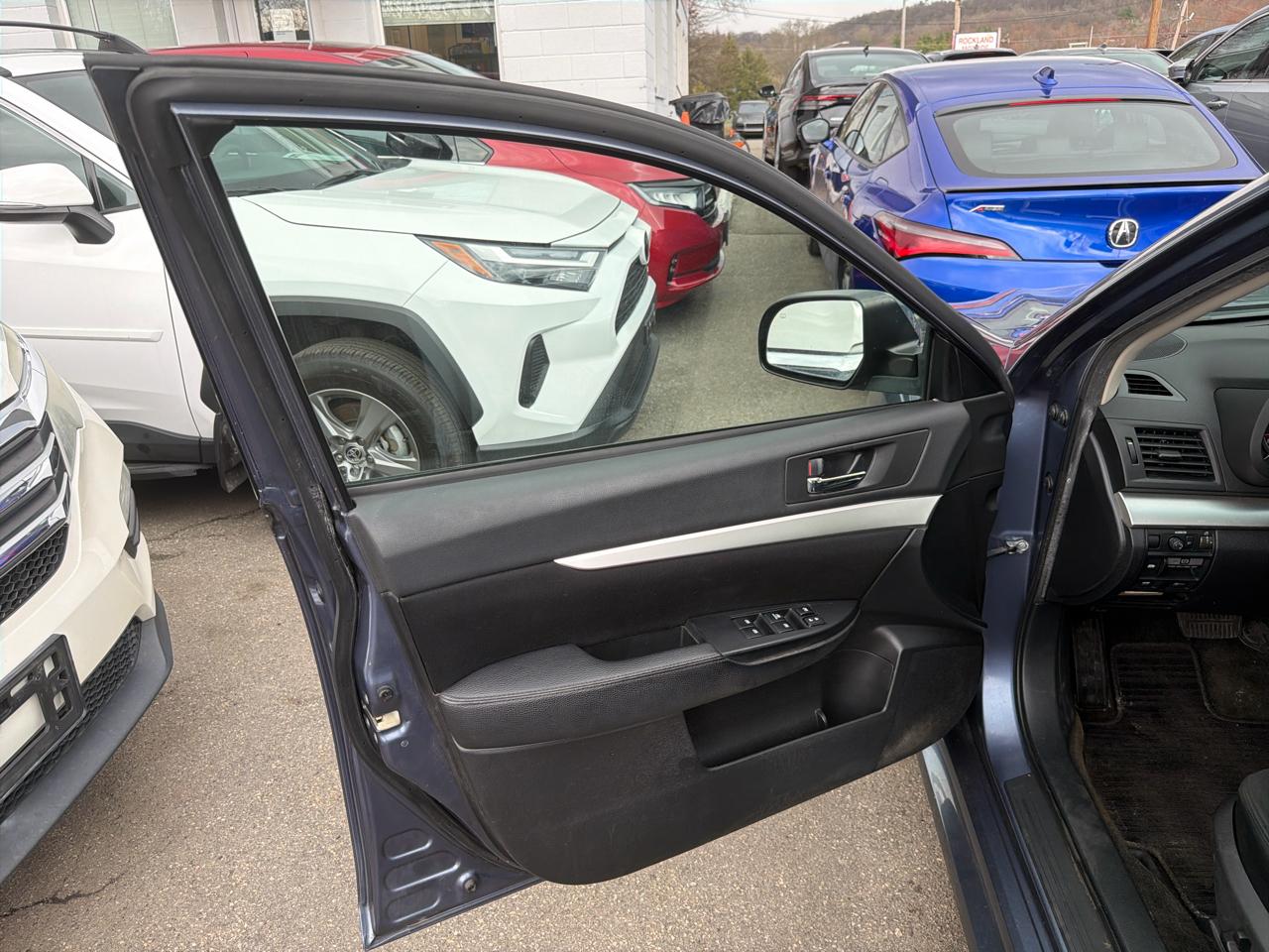 Subaru Legacy 4dr Sdn H4 Auto 2.5i Premium 2013