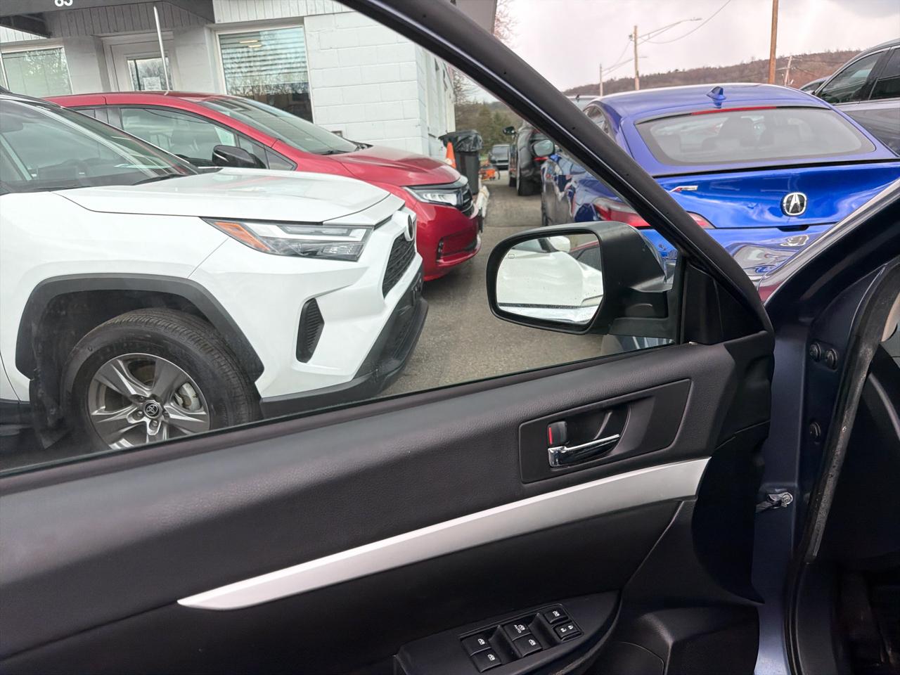 Subaru Legacy 4dr Sdn H4 Auto 2.5i Premium 2013