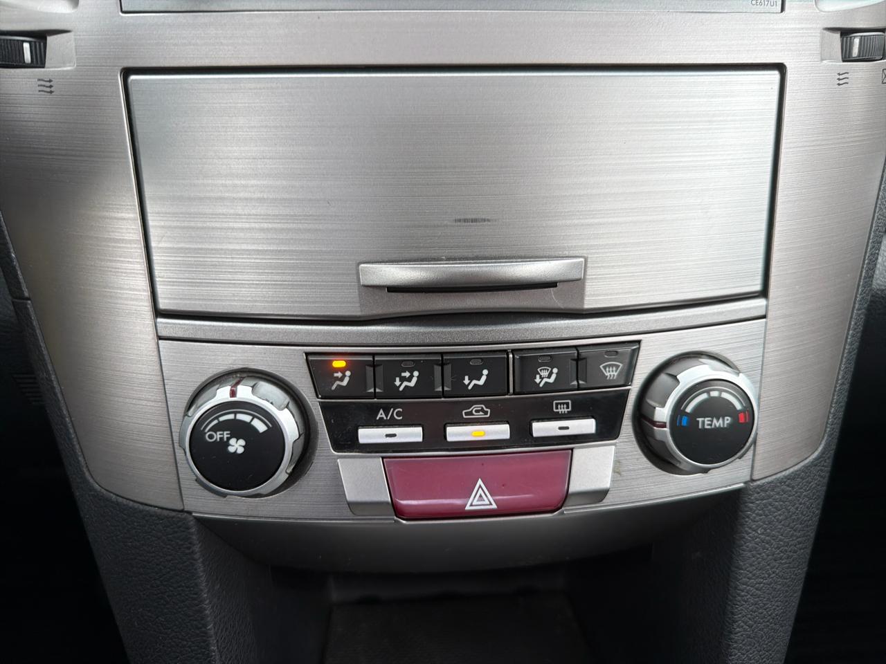 Subaru Legacy 4dr Sdn H4 Auto 2.5i Premium 2013