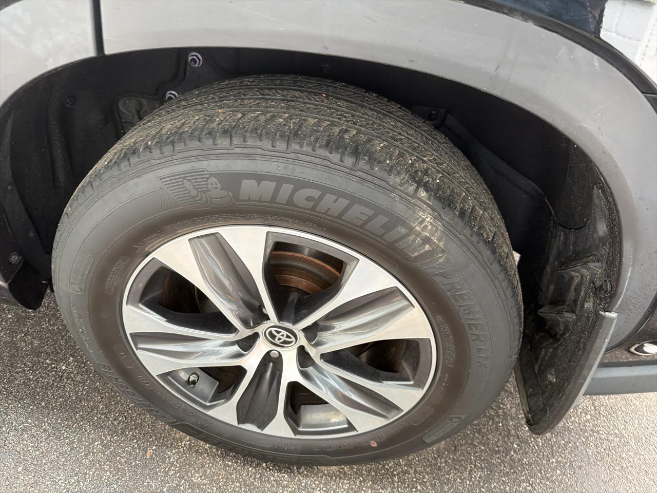 Toyota Highlander XLE AWD (Natl) 2022