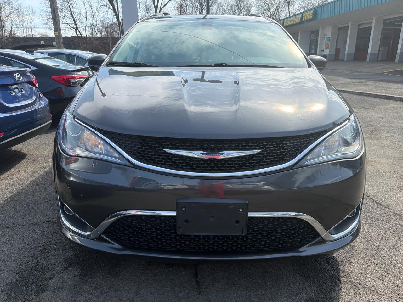 Chrysler Pacifica Touring L FWD 2019