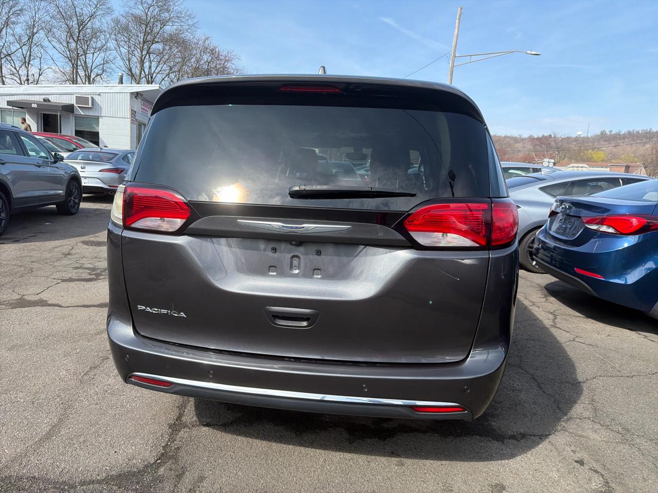 Chrysler Pacifica Touring L FWD 2019