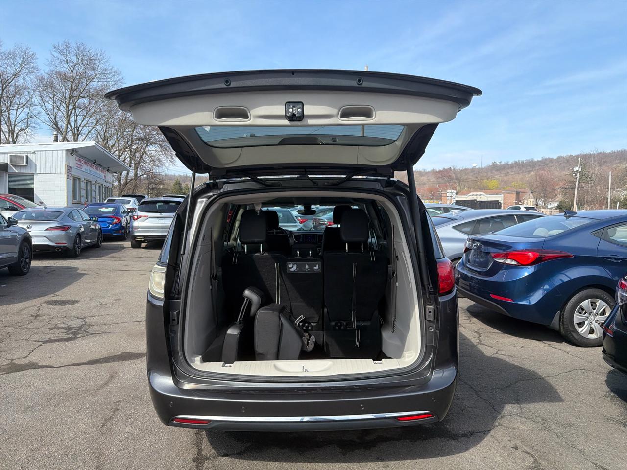 Chrysler Pacifica Touring L FWD 2019